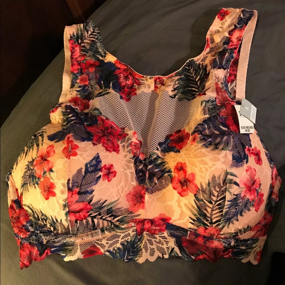 ❌SOLD❌NWT PINK Floral Lace Bralette